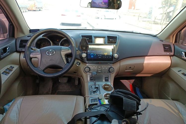 Used Toyota Highlander 2009 2.7L Two-Wheel Drive 7-Seater Luxury Edition Center Console