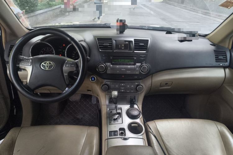 Used Toyota Highlander 2009 2.7L Two-Wheel Drive 7-Seater Luxury Edition Center Console