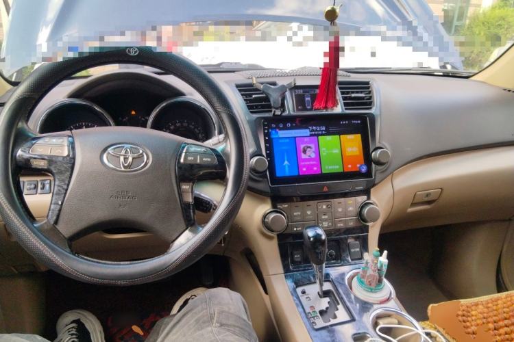Used Toyota Highlander 2009 2.7L Two-Wheel Drive 7-Seater Luxury Edition Center Console