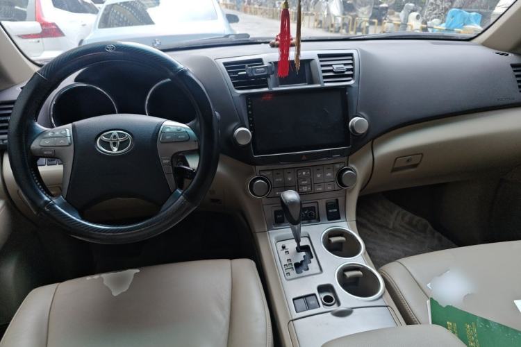Used Toyota Highlander 2009 2.7L Two-Wheel Drive 7-Seater Luxury Edition Center Console