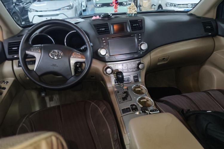 Used Toyota Highlander 2009 2.7L Two-Wheel Drive 7-Seater Luxury Navigation Edition Center Console