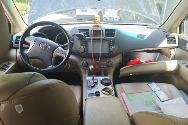 Used Toyota Highlander 2009 2.7L Two-Wheel Drive 7-Seater Luxury Edition Center Console