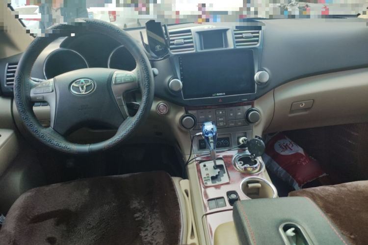 Used Toyota Highlander 2009 2.7L Two-Wheel Drive 7-Seater Luxury Edition Center Console
