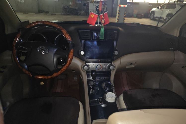 Used Toyota Highlander 2009 2.7L 2WD 7-Seater Elite Edition Center Console