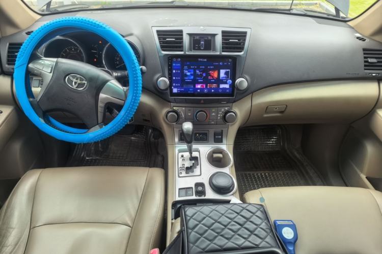 Used Toyota Highlander 2009 2.7L Two-Wheel Drive 5-Seater Sport Edition Center Console