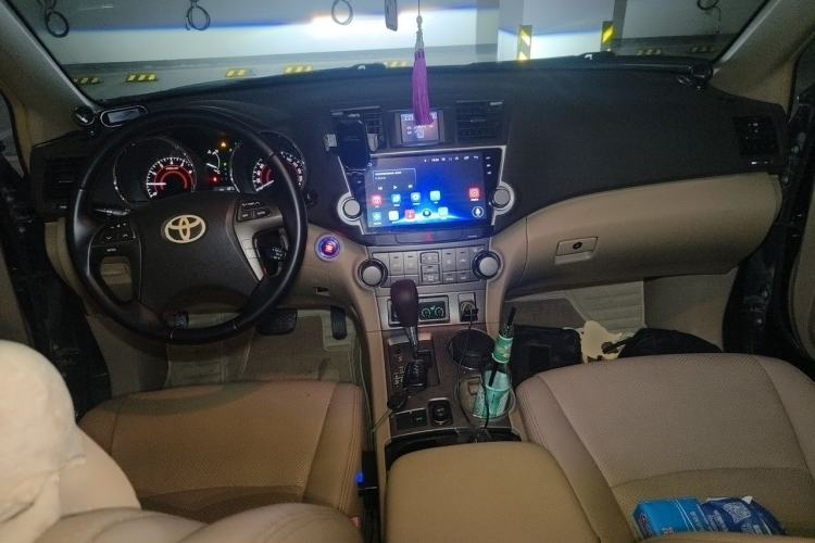 Used Toyota Highlander 2009 2.7L Two-Wheel Drive 7-Seater Luxury Edition Center Console