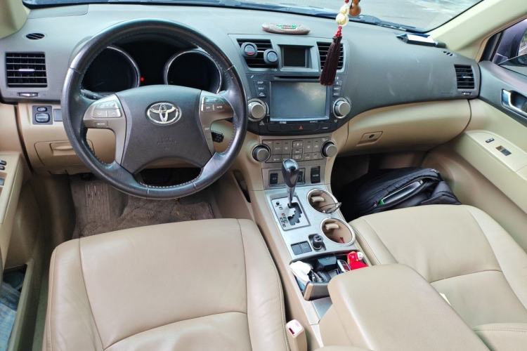 Used Toyota Highlander 2009 2.7L Two-Wheel Drive 7-Seater Luxury Edition Center Console