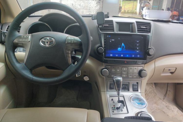 Used Toyota Highlander 2009 2.7L Two-Wheel Drive 7-Seater Luxury Navigation Edition Center Console