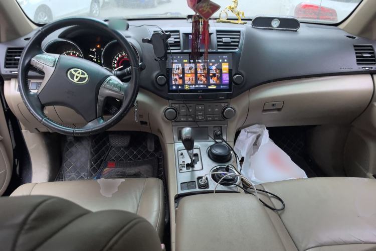 Used Toyota Highlander 2009 2.7L Two-Wheel Drive 7-Seater Luxury Edition Center Console