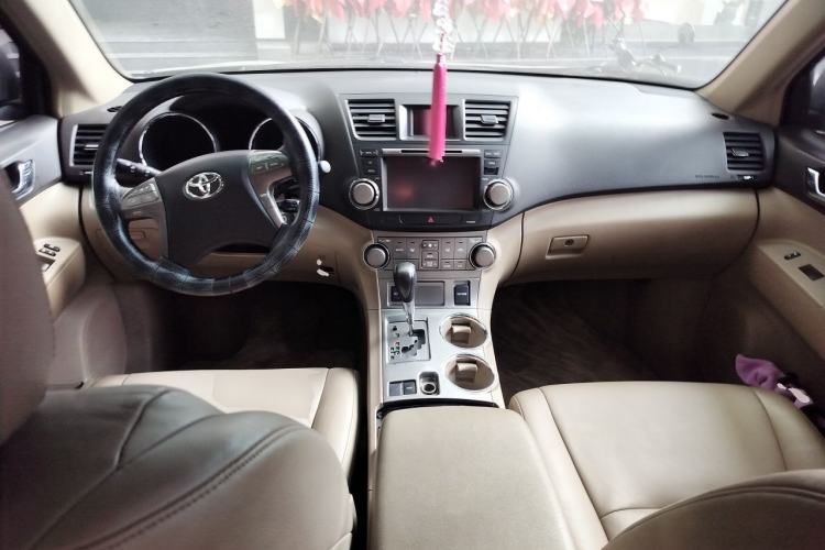Used Toyota Highlander 2009 2.7L Two-Wheel Drive 7-Seater Luxury Edition Center Console