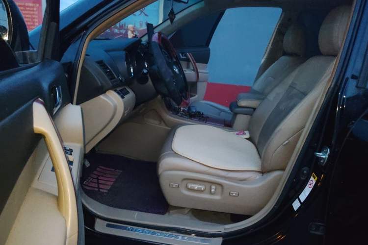 Used Toyota Highlander 2009 2.7L Two-Wheel Drive 7-Seater Supreme Edition Driver Seat