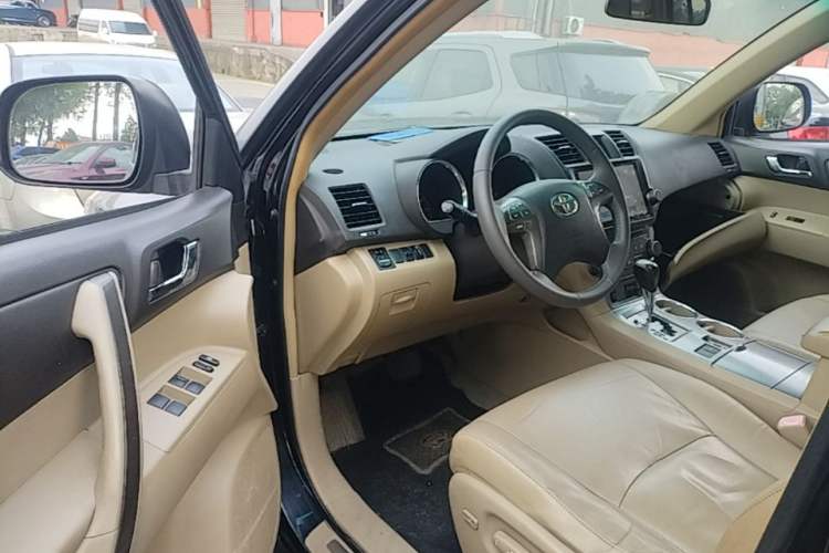 Used Toyota Highlander 2009 2.7L Two-Wheel Drive 7-Seater Luxury Edition Driver Seat