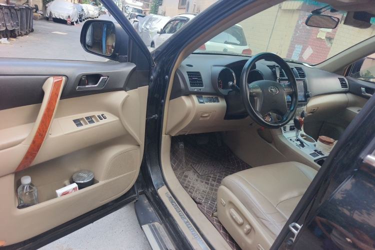 Used Toyota Highlander 2009 2.7L Two-Wheel Drive 7-Seater Luxury Edition Driver Seat