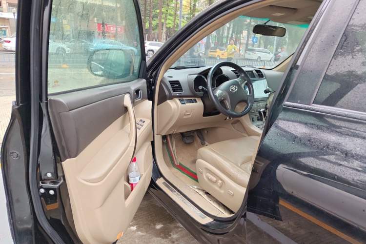 Used Toyota Highlander 2009 2.7L Two-Wheel Drive 7-Seater Luxury Edition Driver Seat