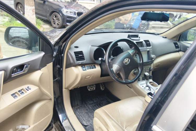 Used Toyota Highlander 2009 2.7L Two-Wheel Drive 7-Seater Luxury Edition Driver Seat