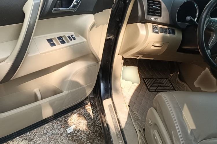 Used Toyota Highlander 2009 2.7L Two-Wheel Drive 7-Seater Luxury Edition Driver Seat