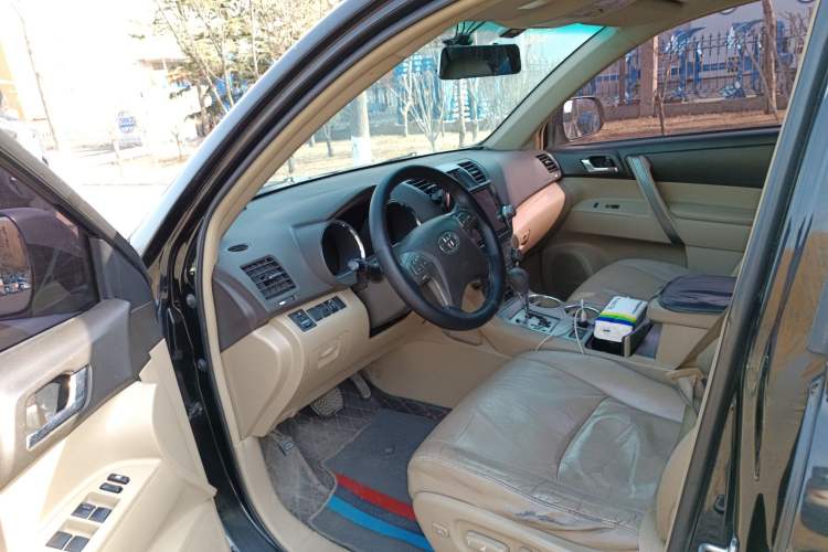 Used Toyota Highlander 2009 2.7L Two-Wheel Drive 7-Seater Luxury Edition Driver Seat