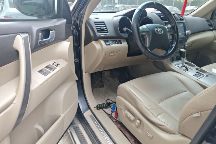 Used Toyota Highlander 2009 2.7L Two-Wheel Drive 7-Seater Luxury Edition Driver Seat