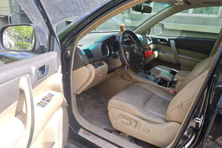 Used Toyota Highlander 2009 2.7L Two-Wheel Drive 7-Seater Luxury Edition Driver Seat