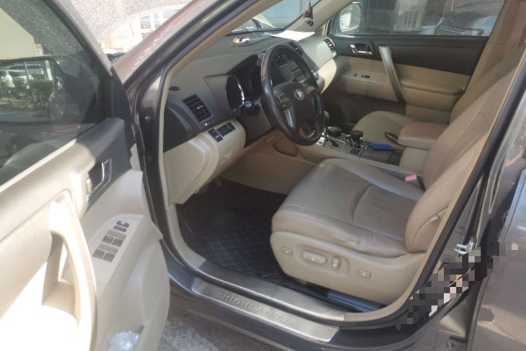 Used Toyota Highlander 2009 2.7L Two-Wheel Drive 7-Seater Luxury Edition Driver Seat