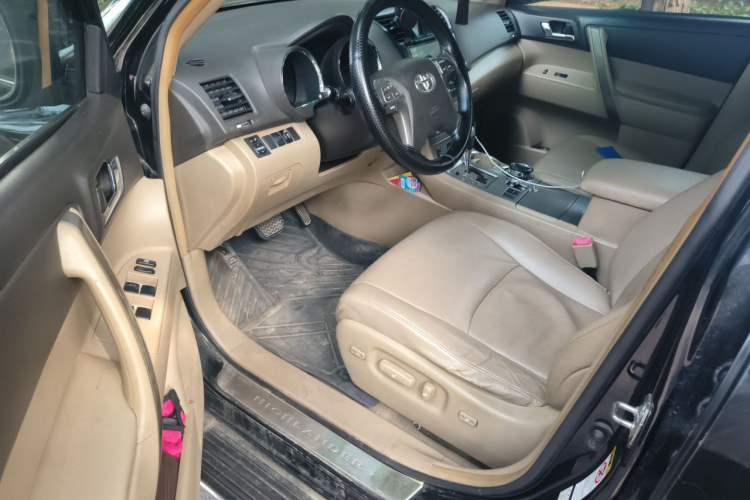 Used Toyota Highlander 2009 2.7L Two-Wheel Drive 7-Seater Luxury Edition Driver Seat