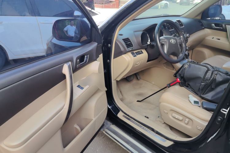 Used Toyota Highlander 2009 2.7L Two-Wheel Drive 7-Seater Luxury Edition Driver Seat
