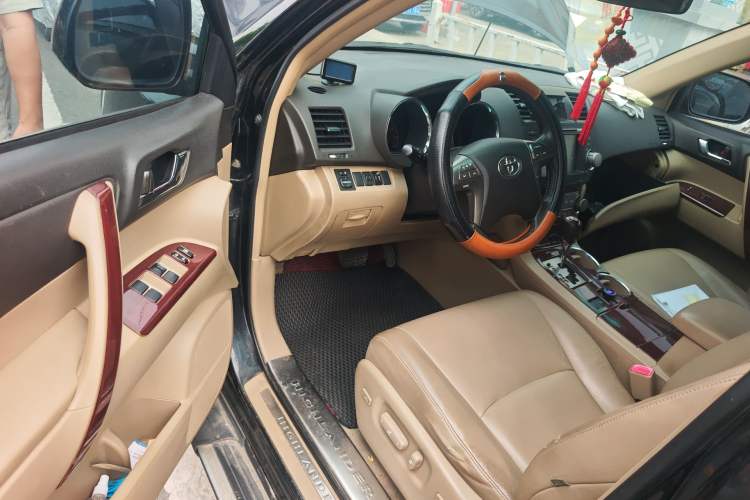 Used Toyota Highlander 2009 2.7L Two-Wheel Drive 7-Seater Luxury Edition Driver Seat