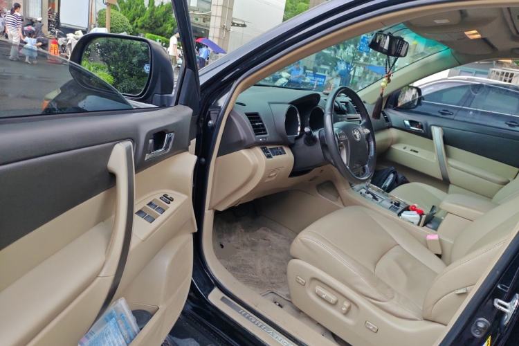 Used Toyota Highlander 2009 2.7L Two-Wheel Drive 7-Seater Luxury Edition Driver Seat