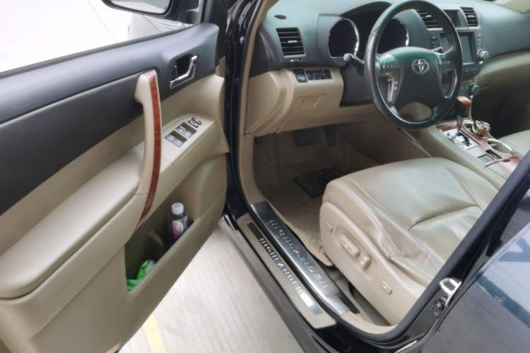 Used Toyota Highlander 2009 2.7L Two-Wheel Drive 7-Seater Supreme Edition Driver Seat