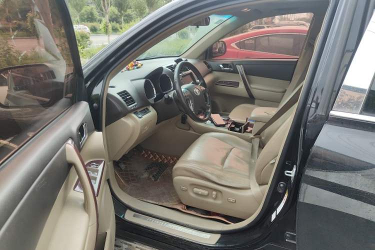 Used Toyota Highlander 2009 2.7L Two-Wheel Drive 7-Seater Luxury Edition Driver Seat
