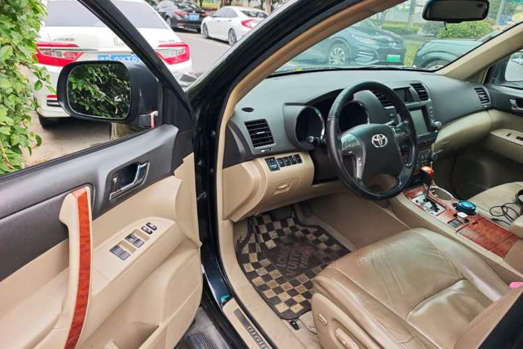 Used Toyota Highlander 2009 2.7L Two-Wheel Drive 7-Seater Supreme Edition Driver Seat