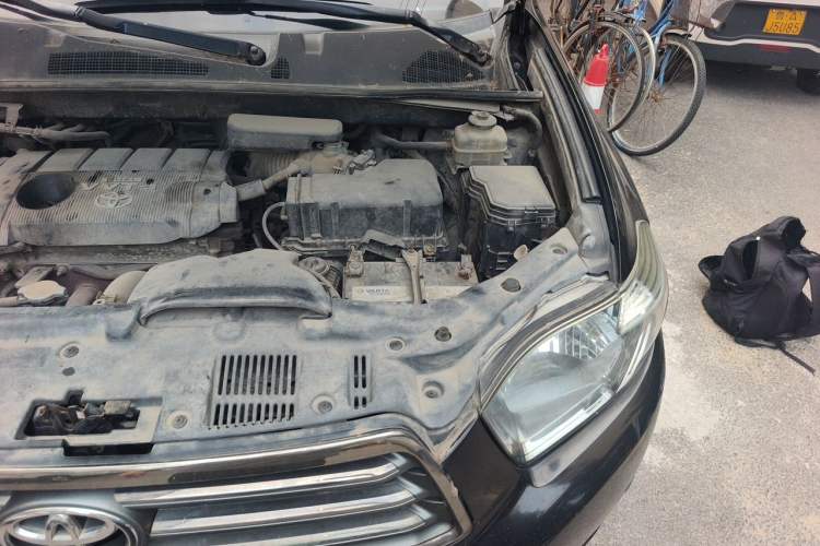 Used Toyota Highlander 2009 2.7L Two-Wheel Drive 7-Seater Luxury Edition Engine Bay Left