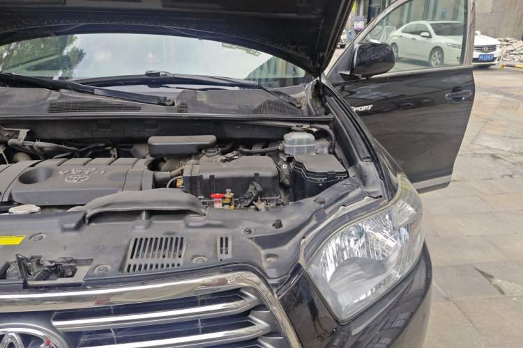 Used Toyota Highlander 2009 2.7L Two-Wheel Drive 7-Seater Luxury Edition Engine Bay Left