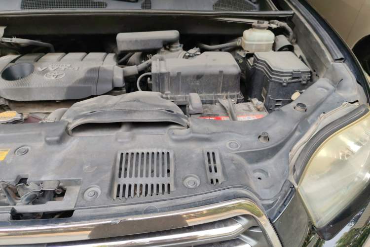 Used Toyota Highlander 2009 2.7L Two-Wheel Drive 7-Seater Luxury Edition Engine Bay Left