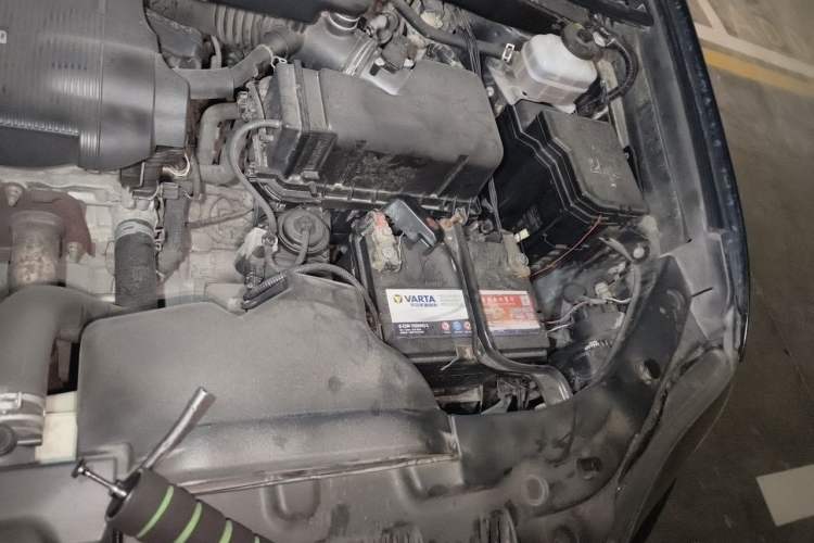 Used Toyota Highlander 2009 2.7L Two-Wheel Drive 7-Seater Luxury Edition Engine Bay Left