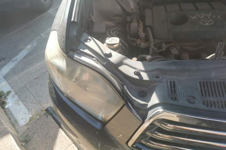 Used Toyota Highlander 2009 2.7L Two-Wheel Drive 7-Seater Luxury Edition Engine Bay Right