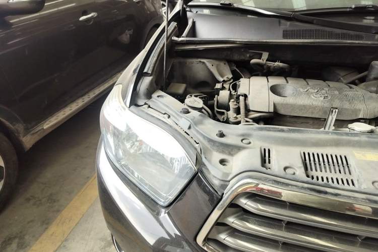 Used Toyota Highlander 2009 2.7L Two-Wheel Drive 7-Seater Luxury Edition Engine Bay Right