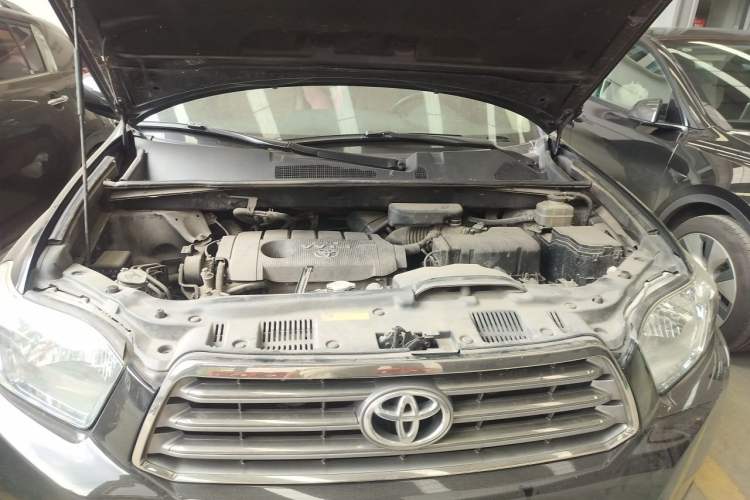 Used Toyota Highlander 2009 2.7L Two-Wheel Drive 7-Seater Luxury Edition Engine Bay