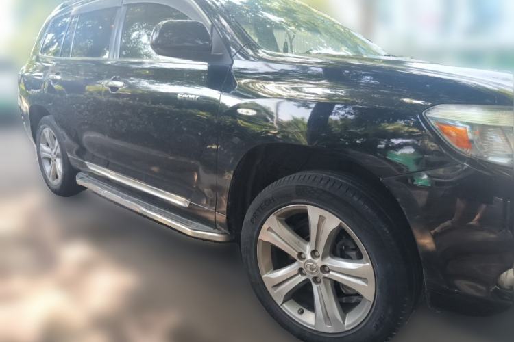 Used Toyota Highlander 2009 2.7L Two-Wheel Drive 7-Seater Luxury Edition Front Right 45 Deg