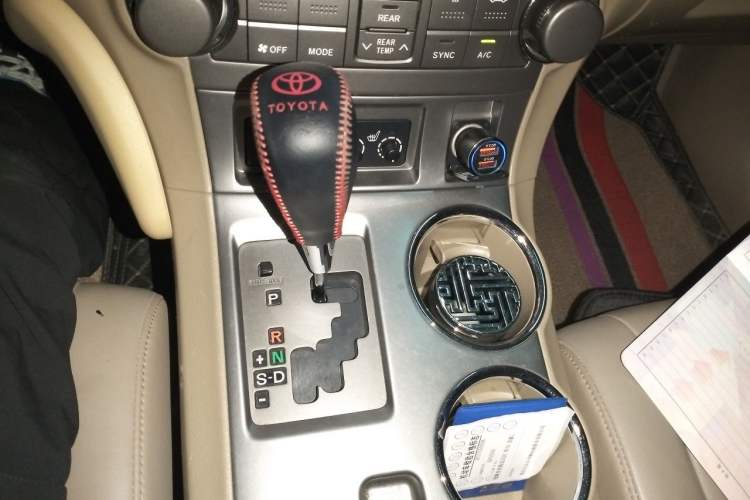 Used Toyota Highlander 2009 2.7L Two-Wheel Drive 7-Seater Luxury Edition Gear Lever