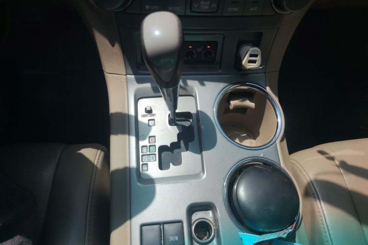 Used Toyota Highlander 2009 2.7L Two-Wheel Drive 7-Seater Luxury Edition Gear Lever