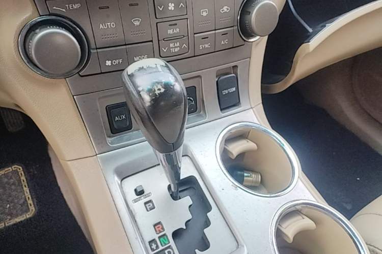 Used Toyota Highlander 2009 2.7L Two-Wheel Drive 7-Seater Luxury Edition Gear Lever