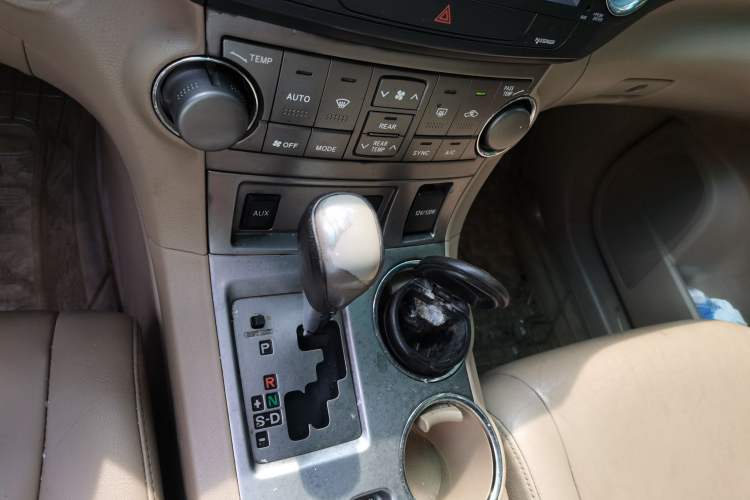 Used Toyota Highlander 2009 2.7L Two-Wheel Drive 7-Seater Luxury Edition Gear Lever