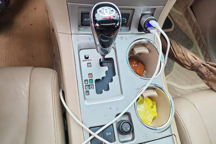 Used Toyota Highlander 2009 2.7L Two-Wheel Drive 7-Seater Luxury Edition Gear Lever