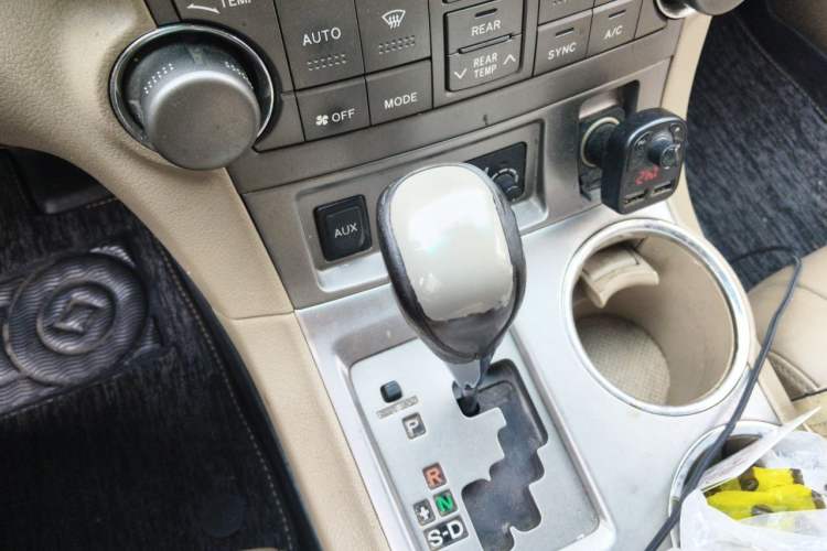 Used Toyota Highlander 2009 2.7L Two-Wheel Drive 7-Seater Luxury Edition Gear Lever