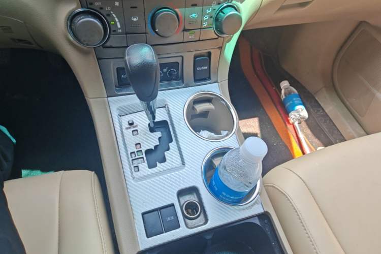 Used Toyota Highlander 2009 2.7L Two-Wheel Drive 5-Seater Sport Edition Gear Lever