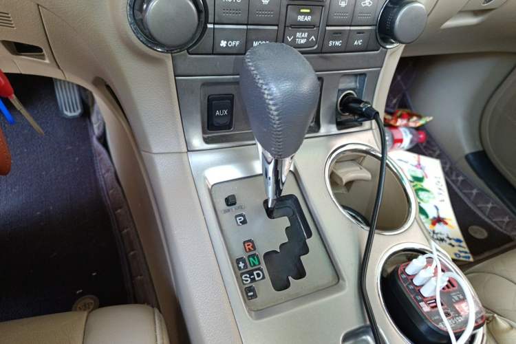 Used Toyota Highlander 2009 2.7L Two-Wheel Drive 7-Seater Luxury Edition Gear Lever