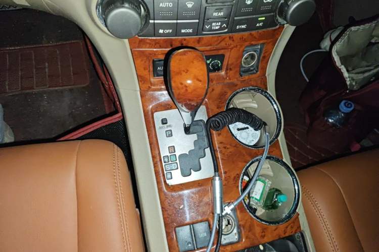 Used Toyota Highlander 2009 2.7L Two-Wheel Drive 7-Seater Luxury Edition Gear Lever