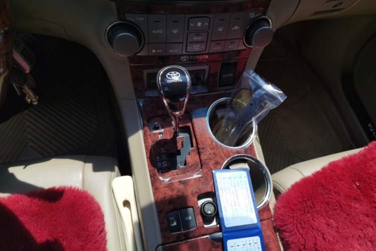 Used Toyota Highlander 2009 3.5L 4x4 7-Seater Luxury Edition with Navigation Gear Lever