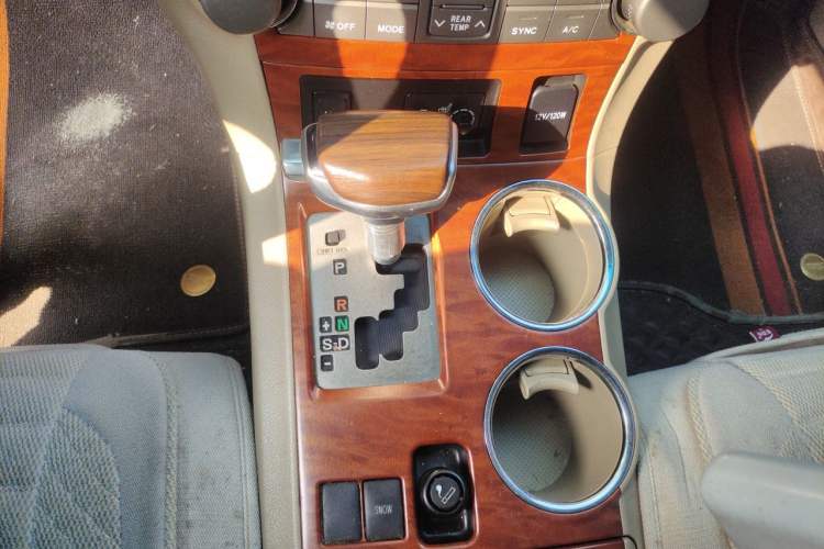 Used Toyota Highlander 2009 2.7L Two-Wheel Drive 7-Seater Supreme Edition Gear Lever